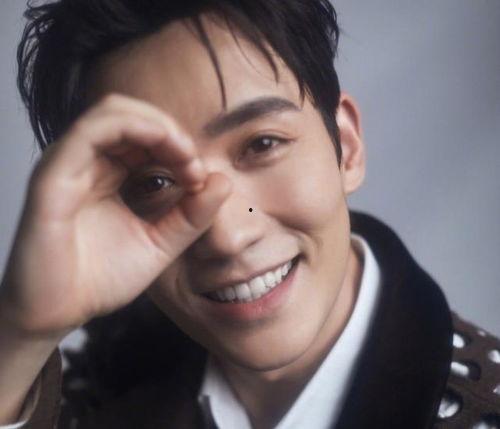 明星网红缝针,勇敢面对伤痛，展现坚强魅力