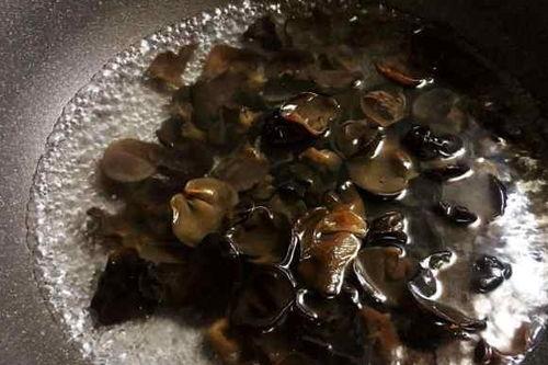 黑瓜吃料是一,一生食料，一生传奇